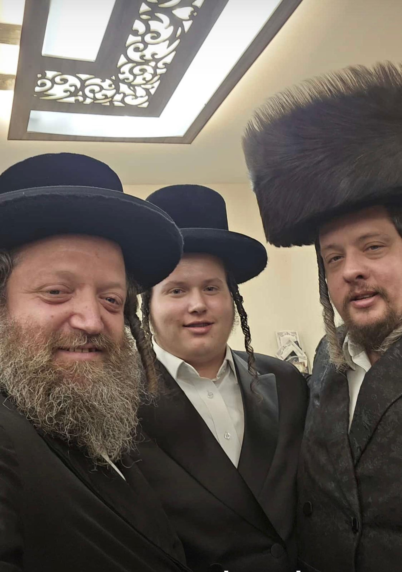 ראש הישיבה התיישב על הרצפה בחתונה | 'זיידל'ע' עם כל התמונות, הנייעס והחשיפות של השבוע