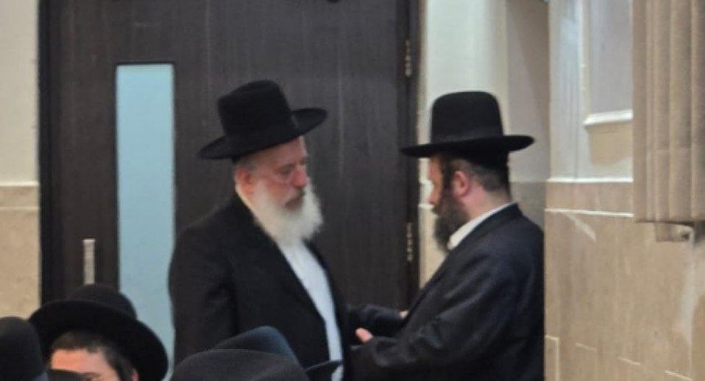 ראש הישיבה התיישב על הרצפה בחתונה | 'זיידל'ע' עם כל התמונות, הנייעס והחשיפות של השבוע