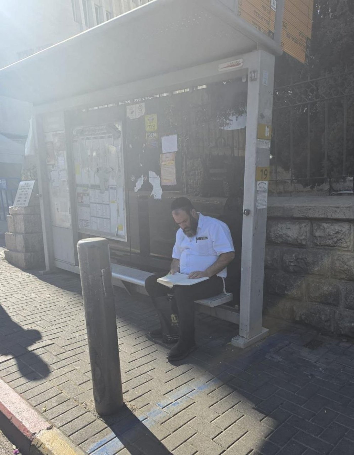 ראש הישיבה התיישב על הרצפה בחתונה | 'זיידל'ע' עם כל התמונות, הנייעס והחשיפות של השבוע