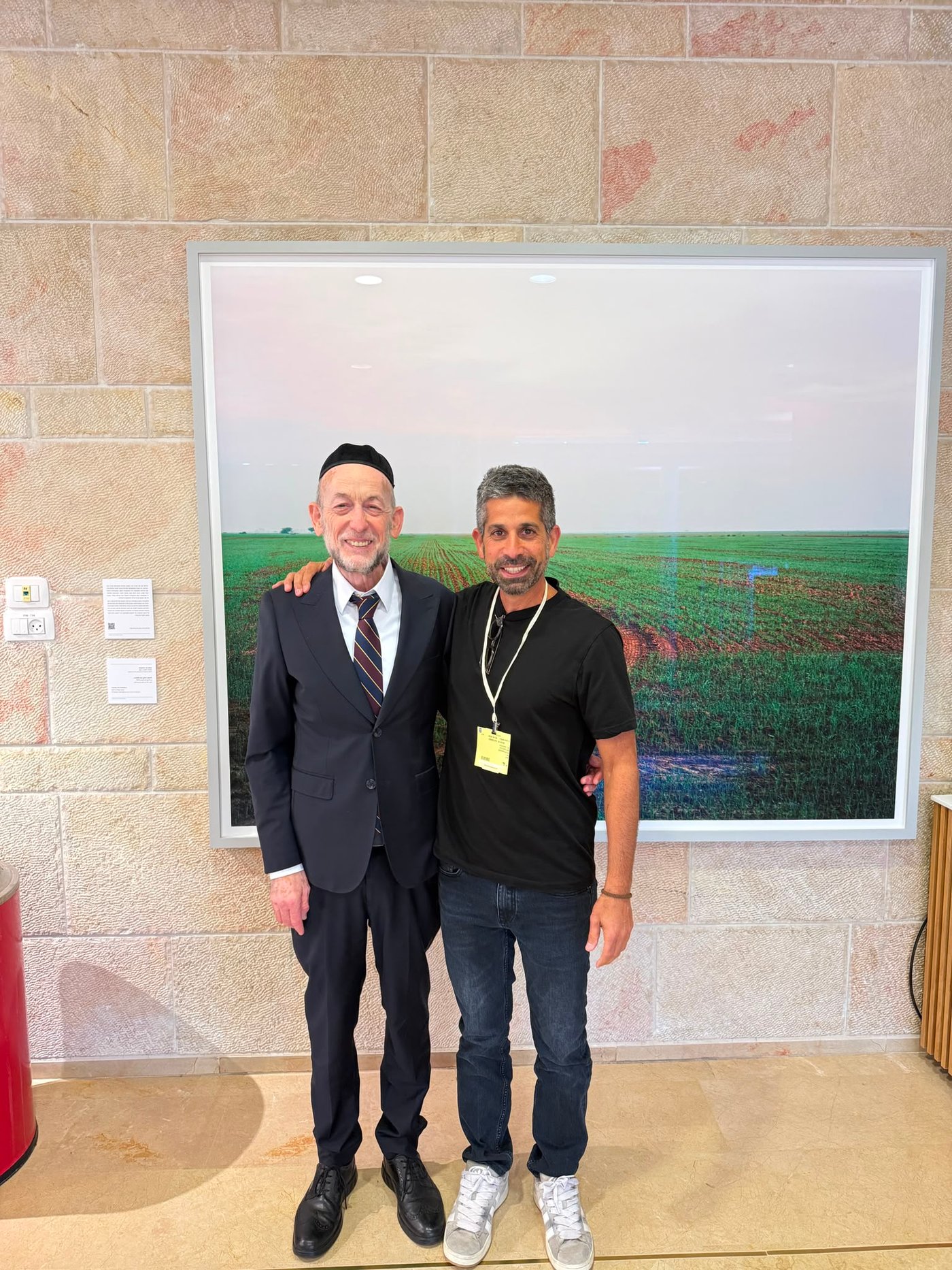 ראש הישיבה התיישב על הרצפה בחתונה | 'זיידל'ע' עם כל התמונות, הנייעס והחשיפות של השבוע