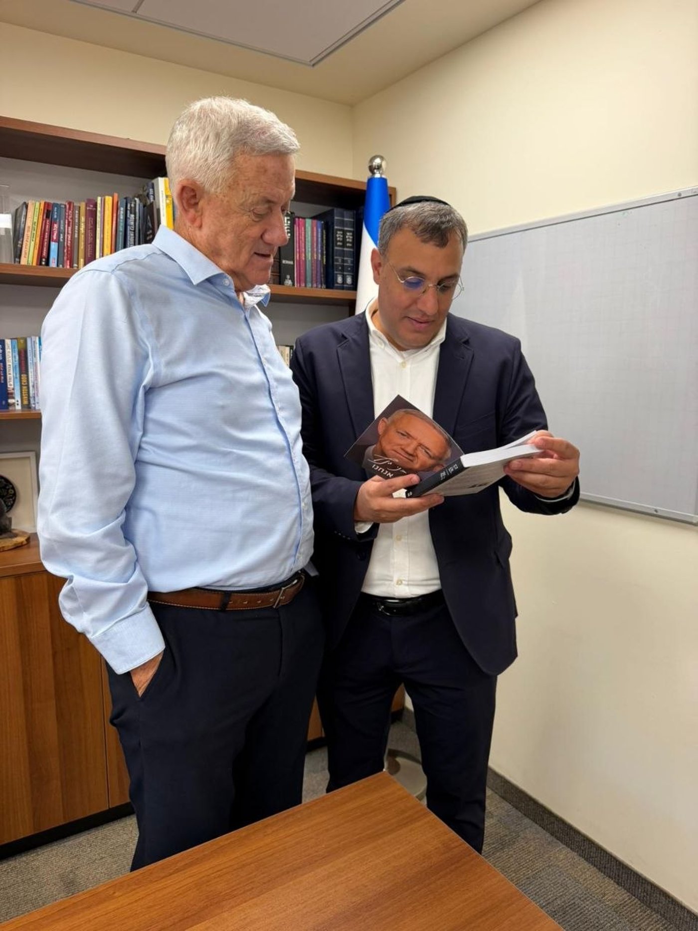 ראש הישיבה התיישב על הרצפה בחתונה | 'זיידל'ע' עם כל התמונות, הנייעס והחשיפות של השבוע