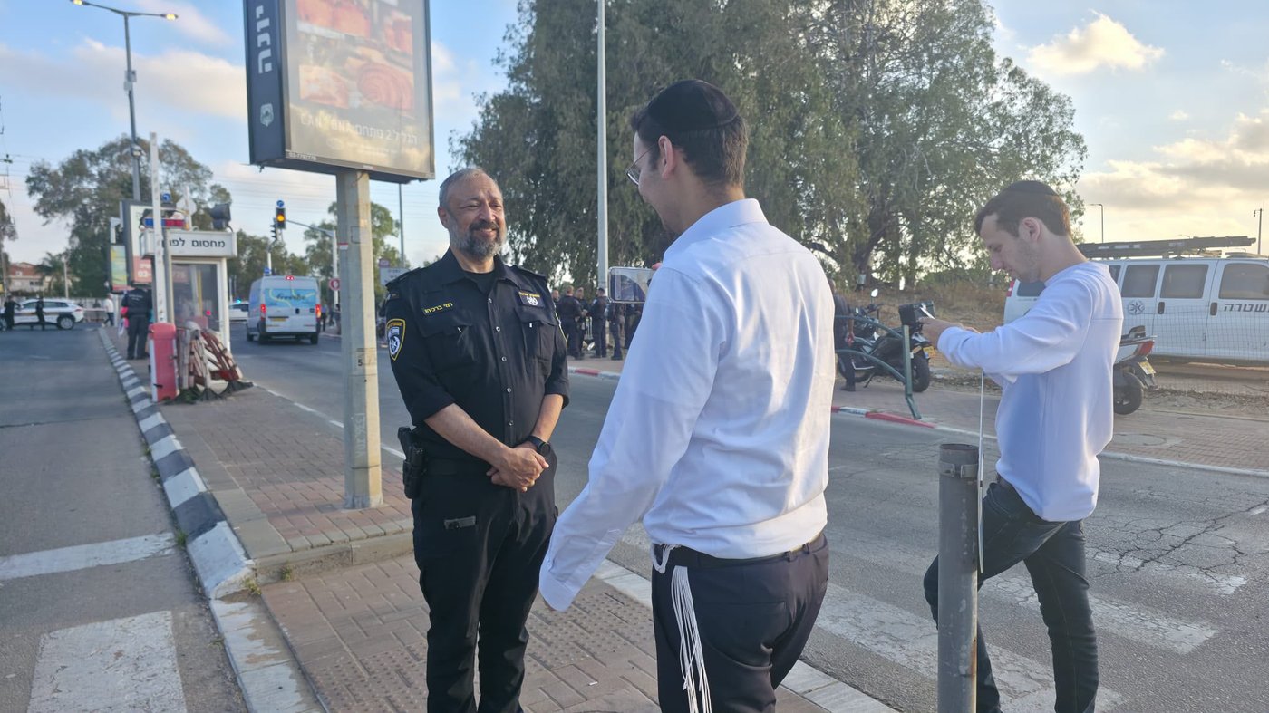 ראש הישיבה התיישב על הרצפה בחתונה | 'זיידל'ע' עם כל התמונות, הנייעס והחשיפות של השבוע