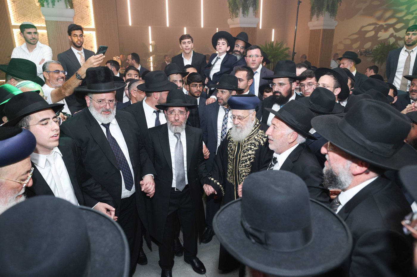נישואי נכדתם המשותפת של הגר"י יוסף והגרש"מ עמאר