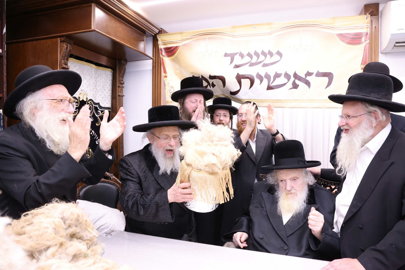 הגר"מ שטרנבוך במעמד 'ראשית הגז'