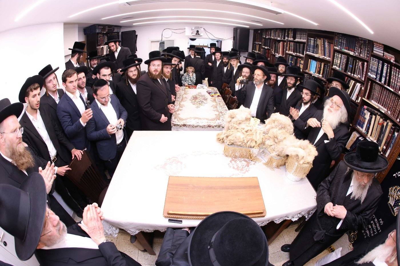 הגר"מ שטרנבוך במעמד 'ראשית הגז'