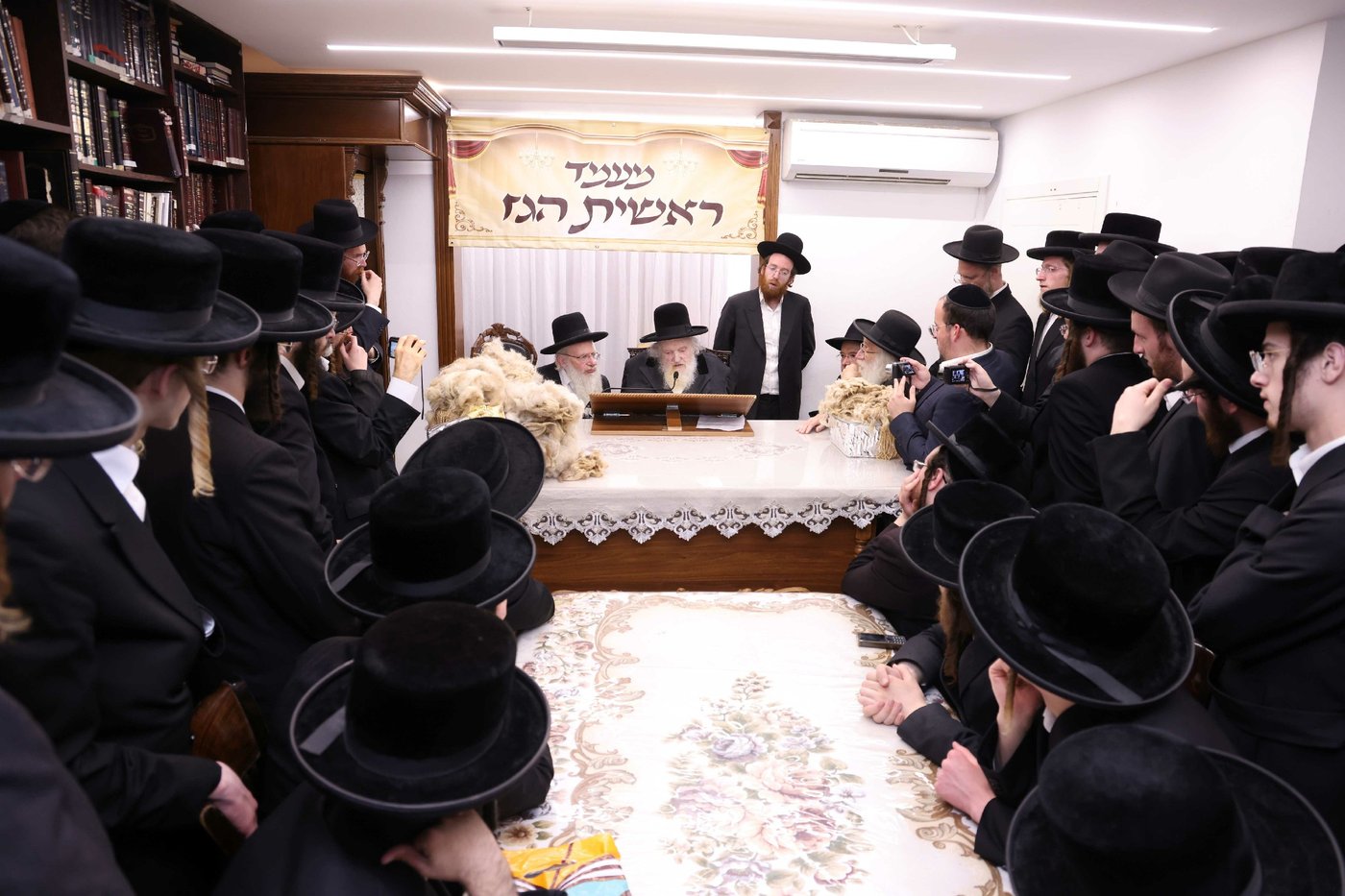הגר"מ שטרנבוך במעמד 'ראשית הגז'