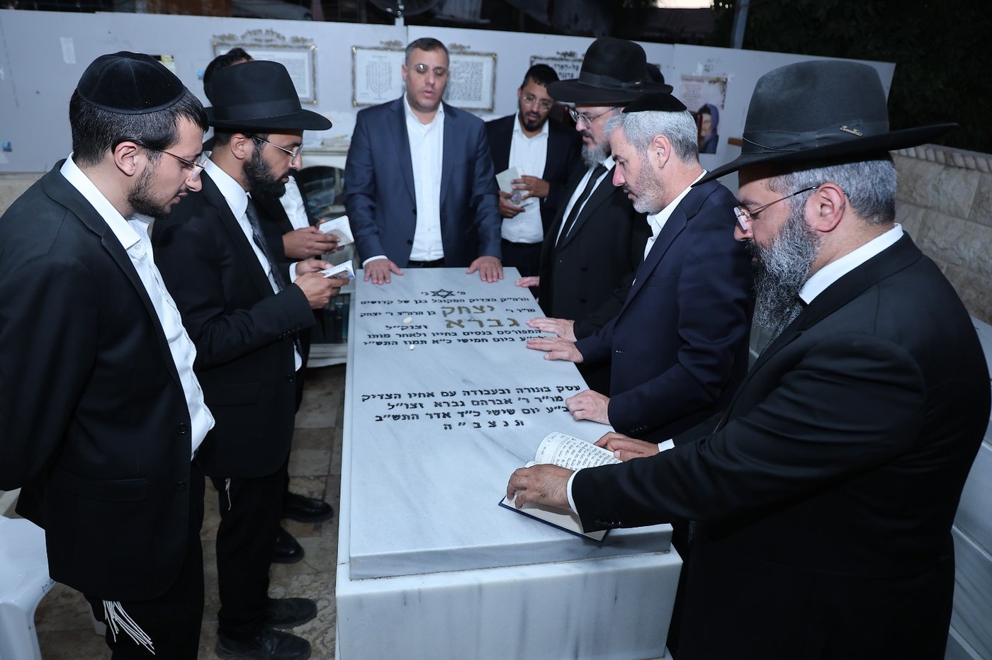 בציון הצדיק בעג'ור