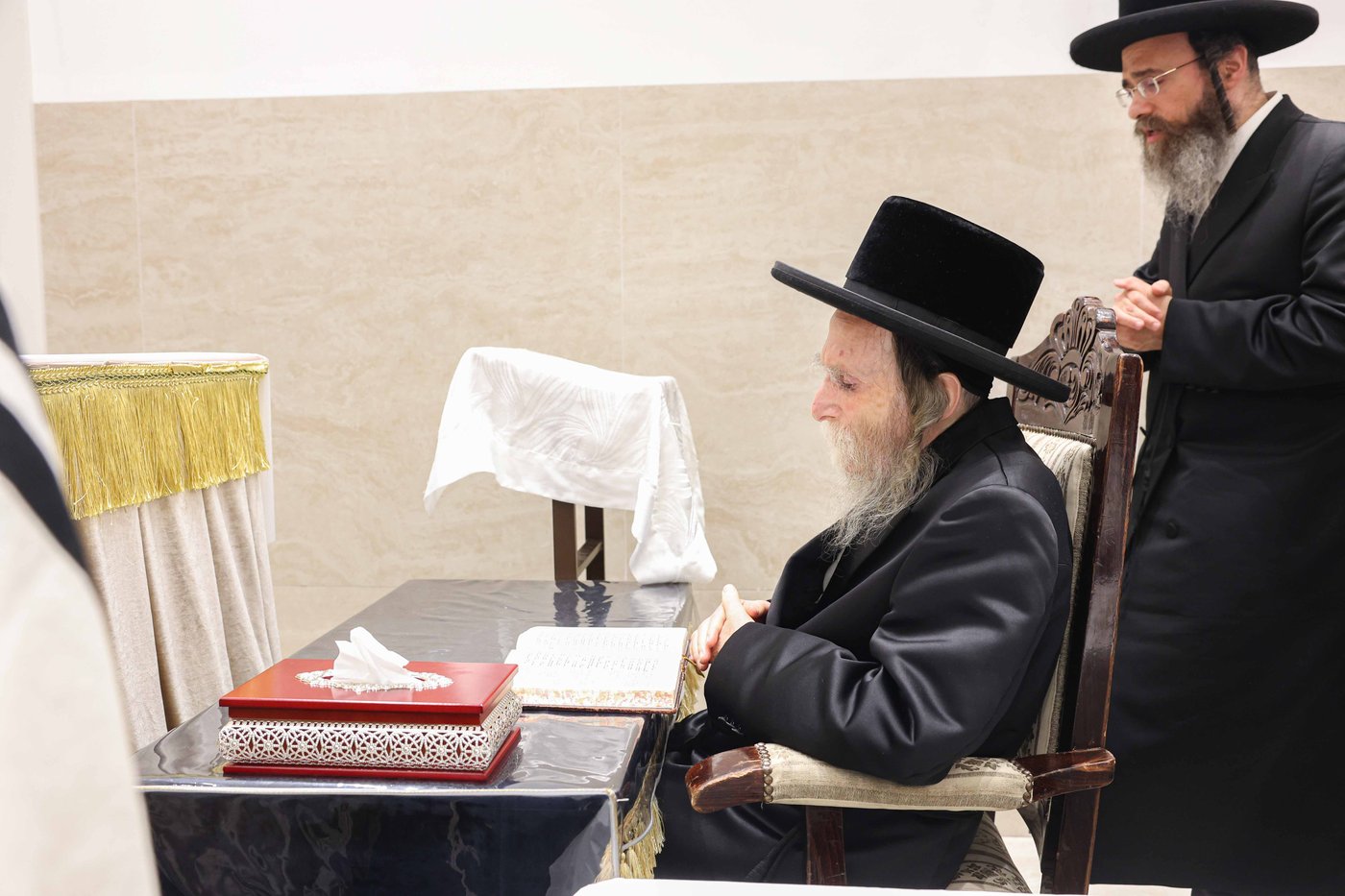 קביעת מזוזה ופתיחת השערים בערלוי בית שמש