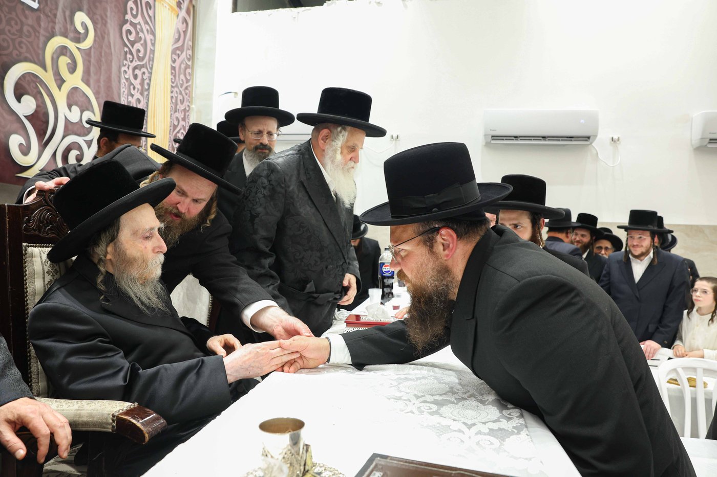 קביעת מזוזה ופתיחת השערים בערלוי בית שמש