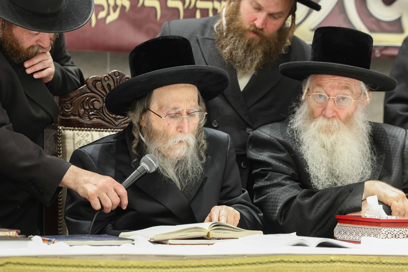 קביעת מזוזה ופתיחת השערים בערלוי בית שמש