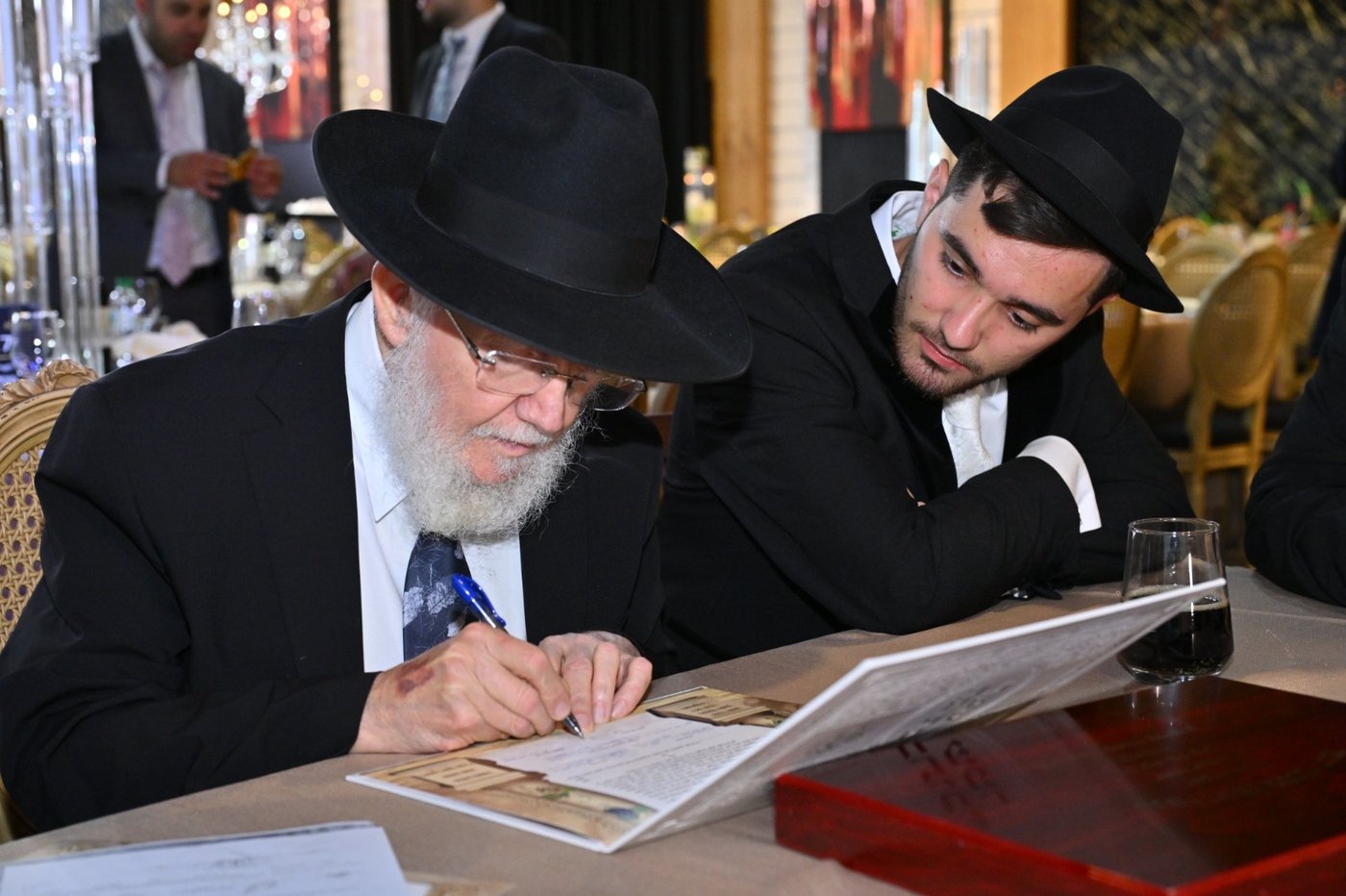 שמחת נישואי נכדת הגר"צ מאזוז