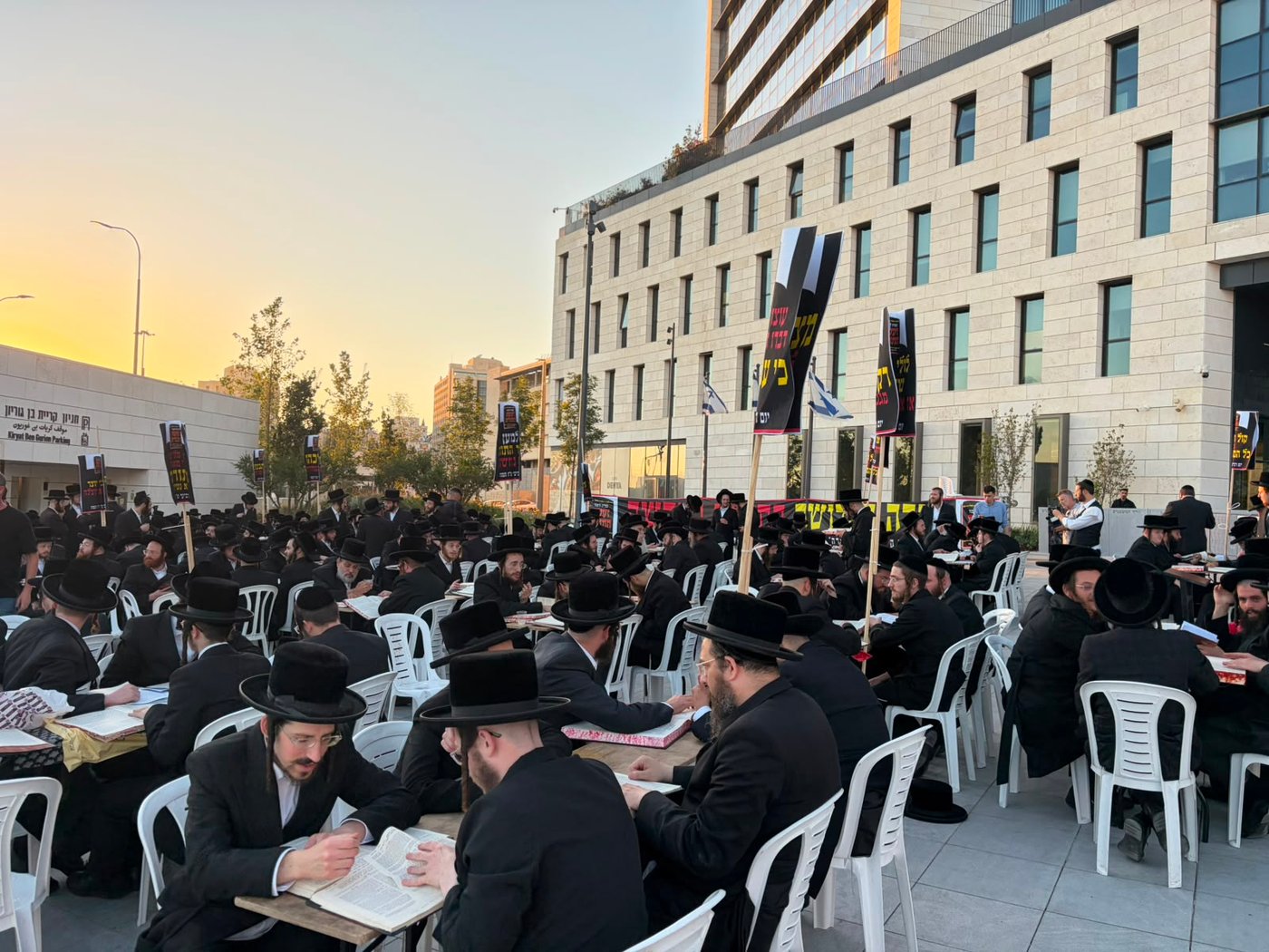 מחאת "זעקת התורה" מול משרדי היועמ"שית