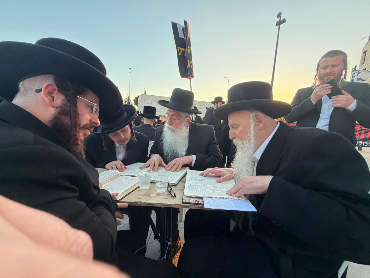 מחאת "זעקת התורה" מול משרדי היועמ"שית