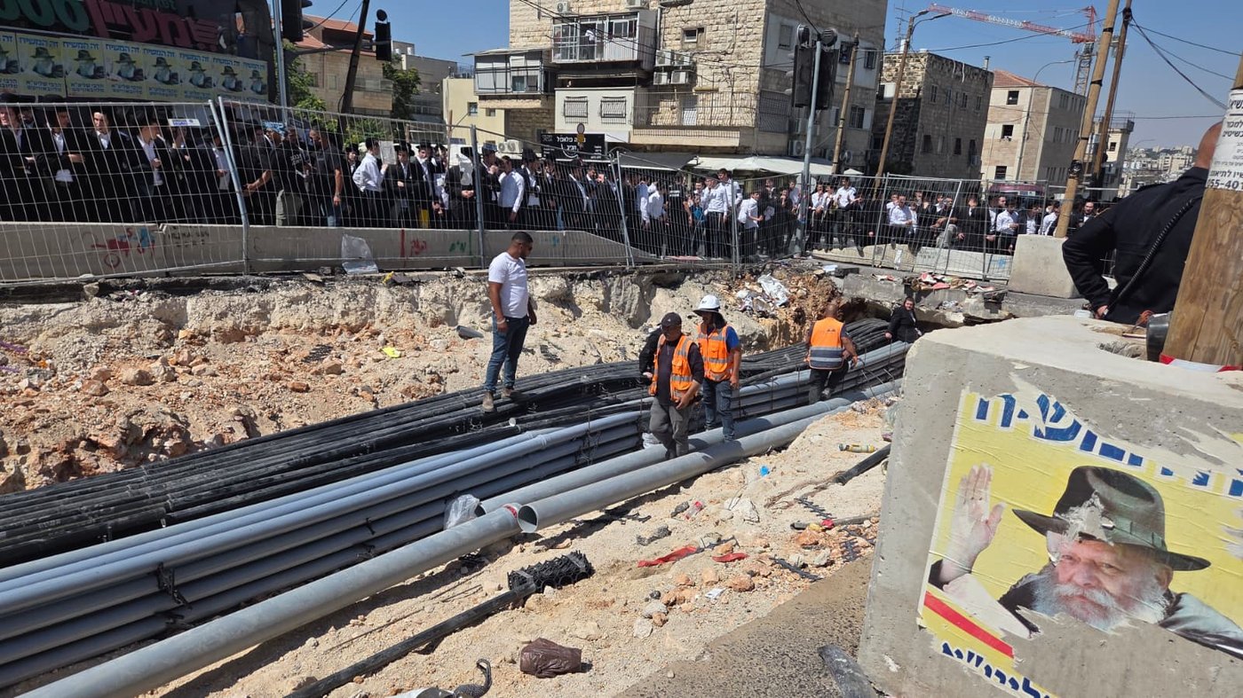 הפגנה סוערת בבר אילן: מפגינים נצמדו לצינורות, שוטרים מפנים בכוח