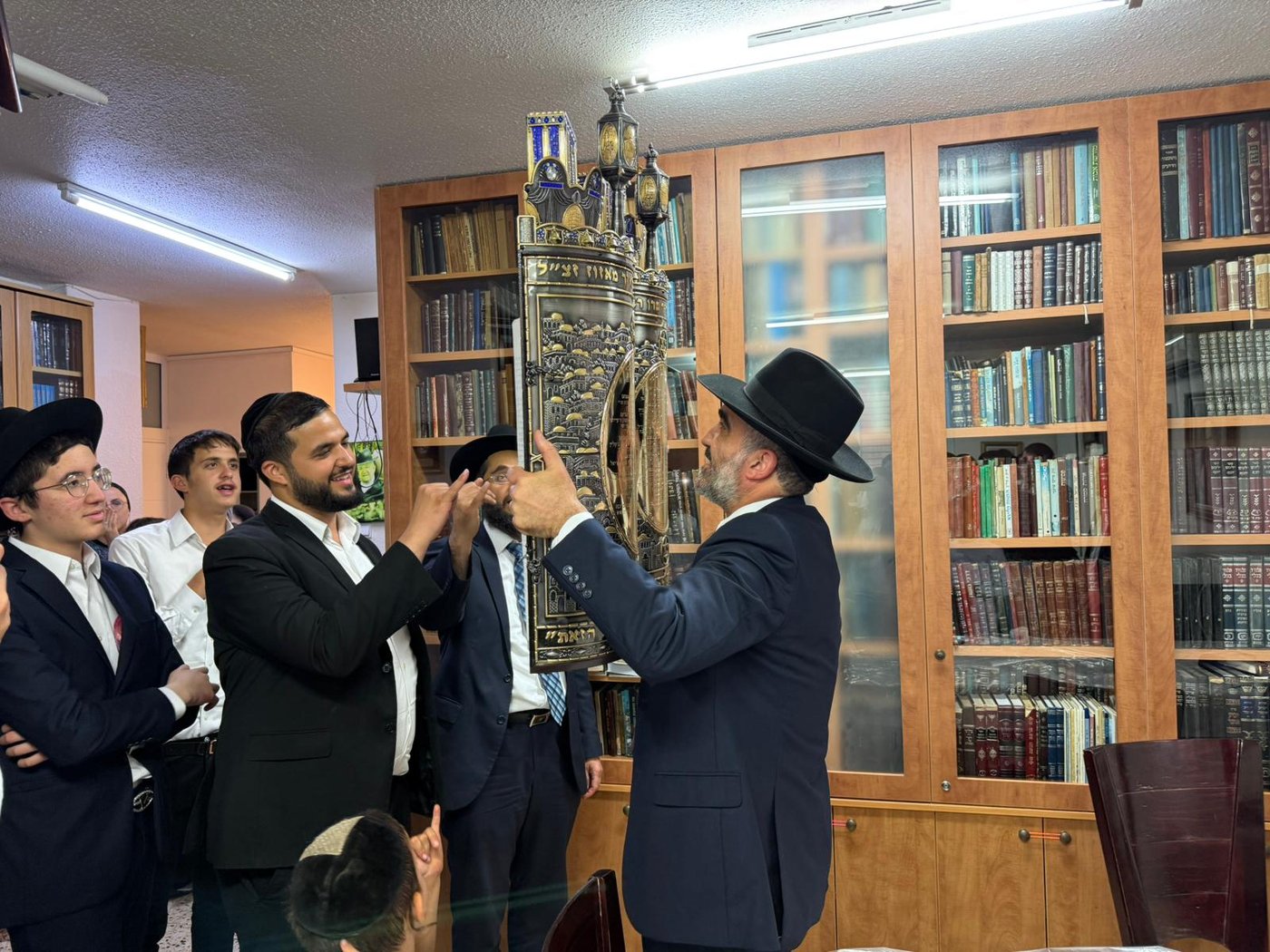 הכנסת ספר תורה בכסא רחמים