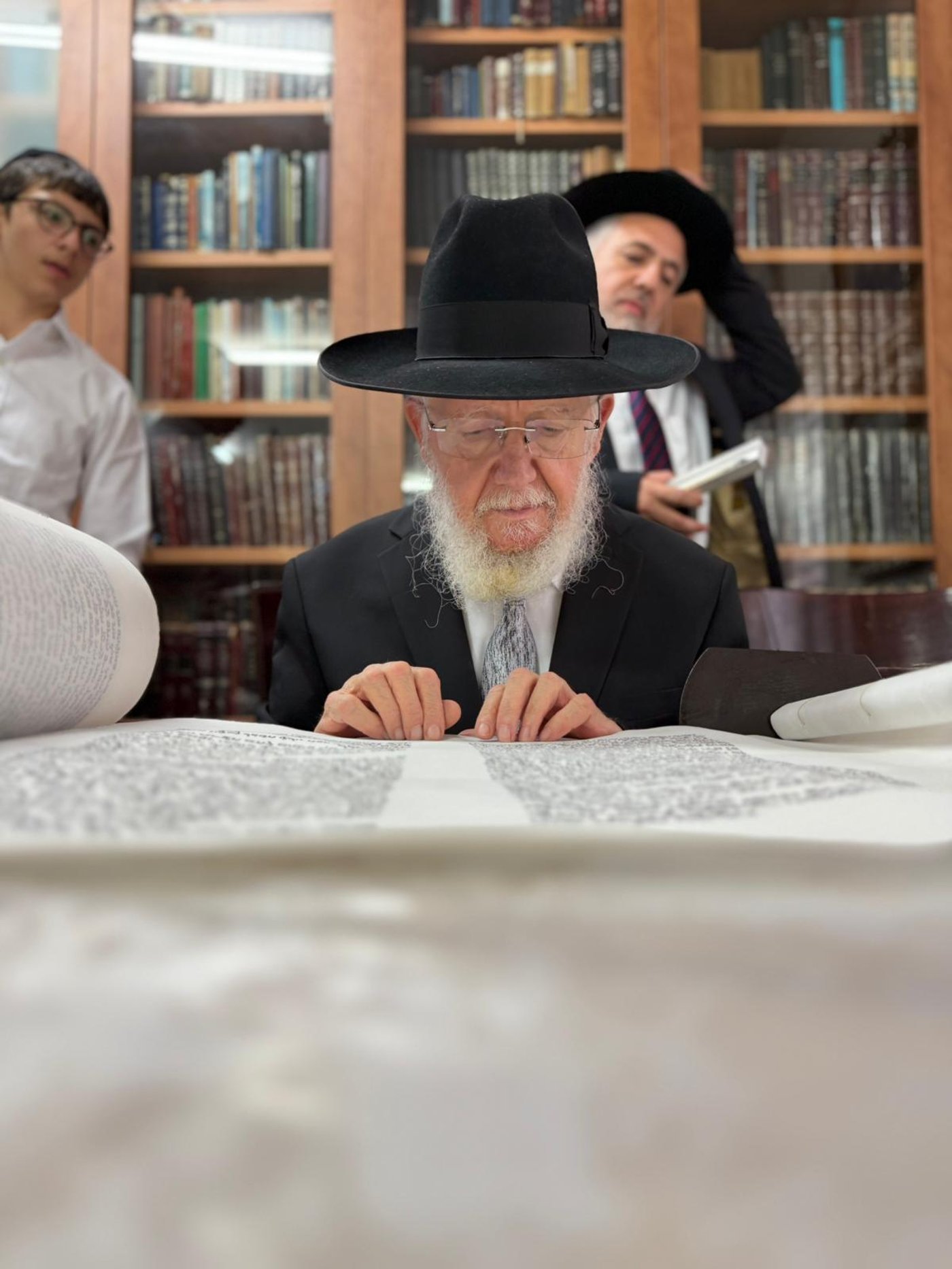 הכנסת ספר תורה בכסא רחמים