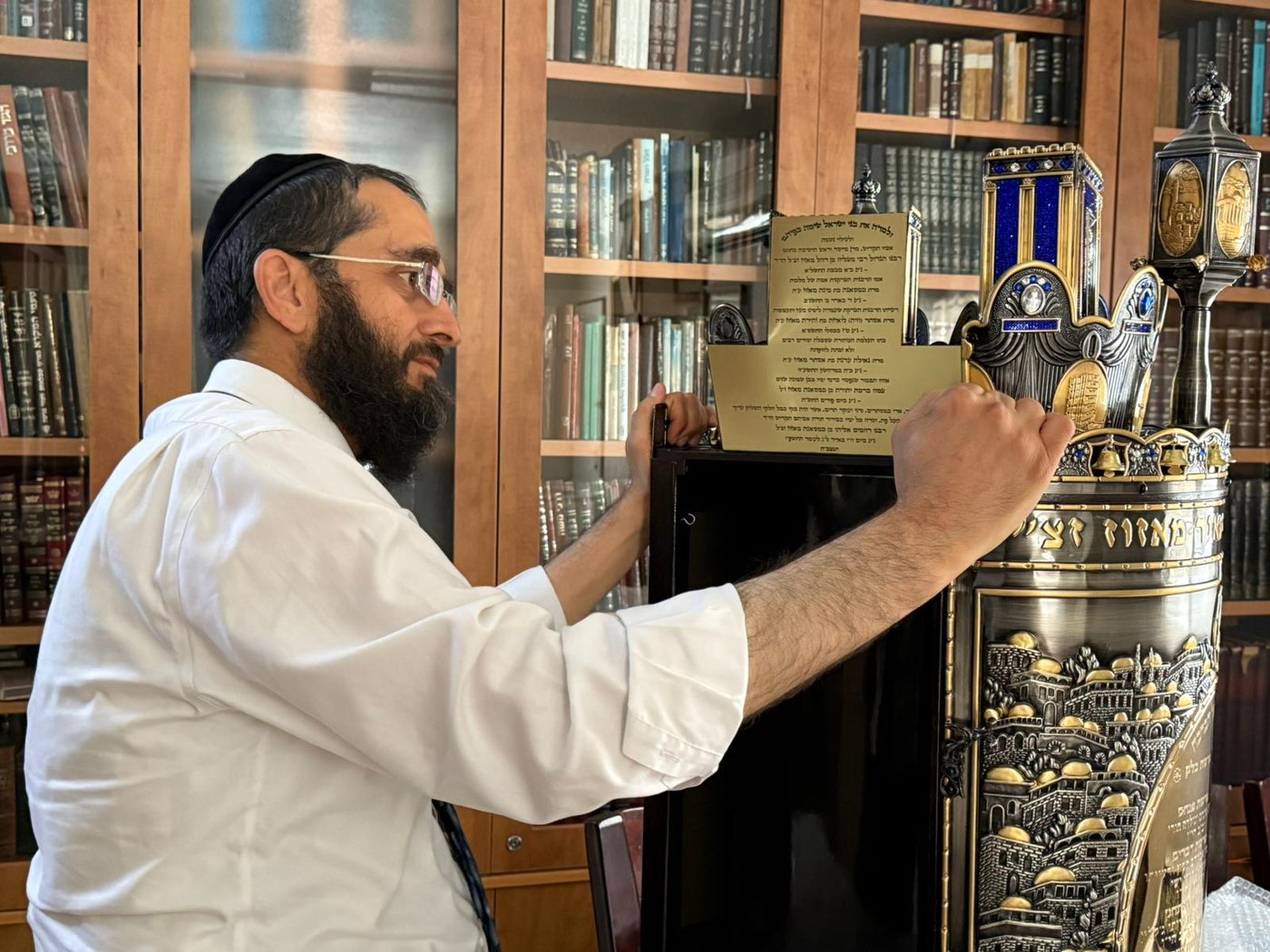 הכנסת ספר תורה בכסא רחמים
