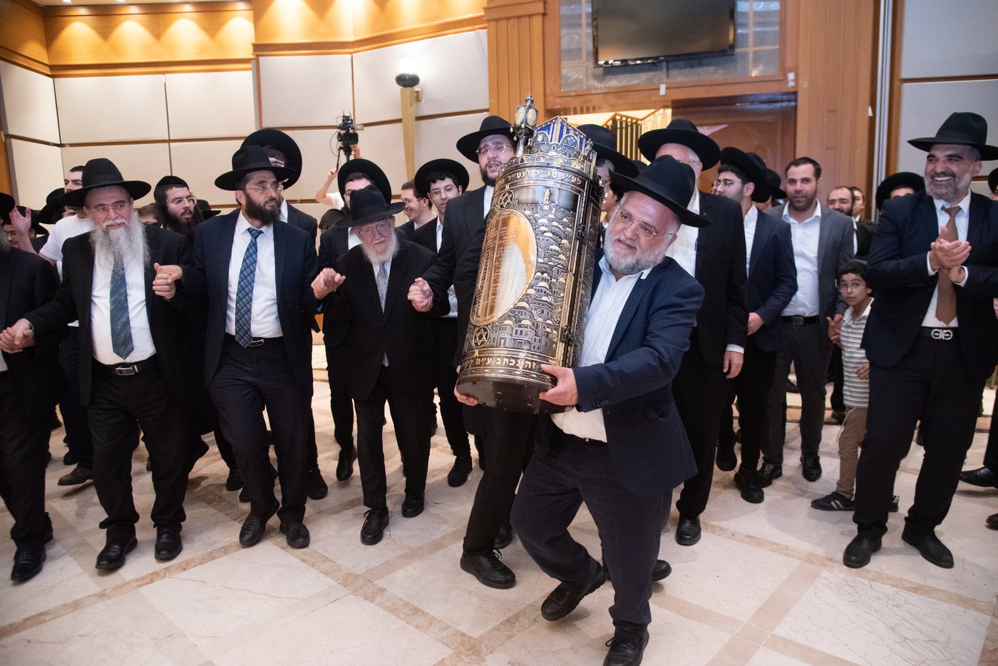 הכנסת ס"ת בכסא רחמים