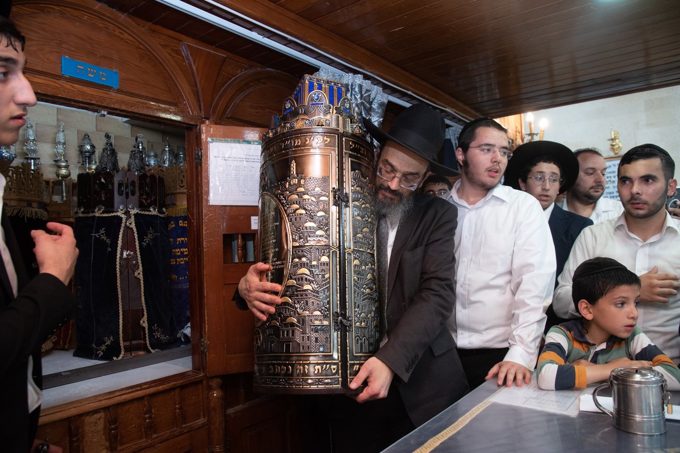 הכנסת ס"ת בכסא רחמים