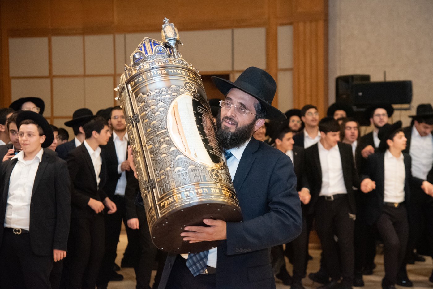 הכנסת ס"ת בכסא רחמים