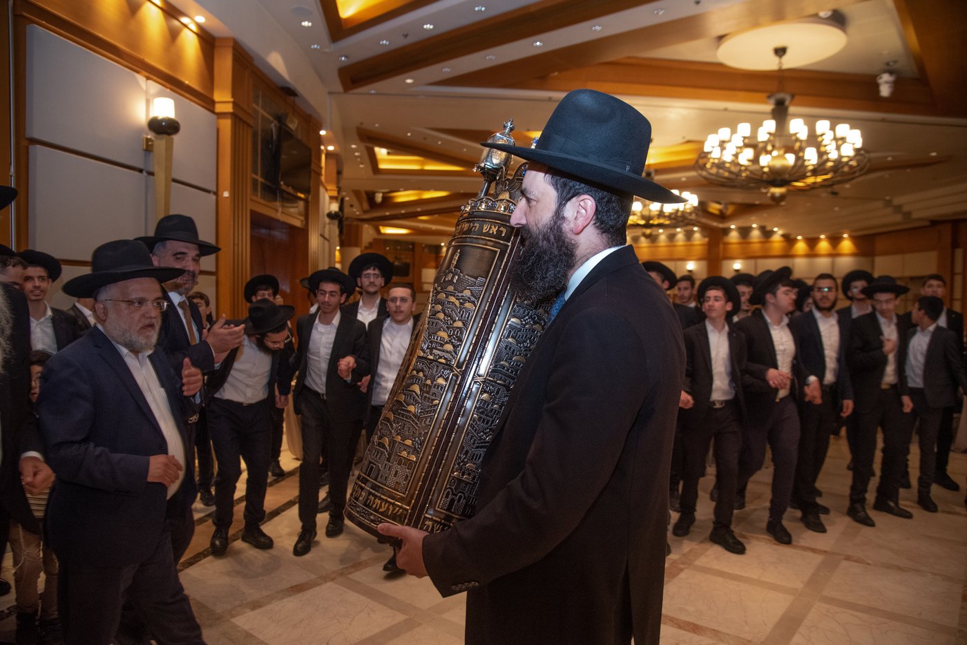 הכנסת ס"ת בכסא רחמים