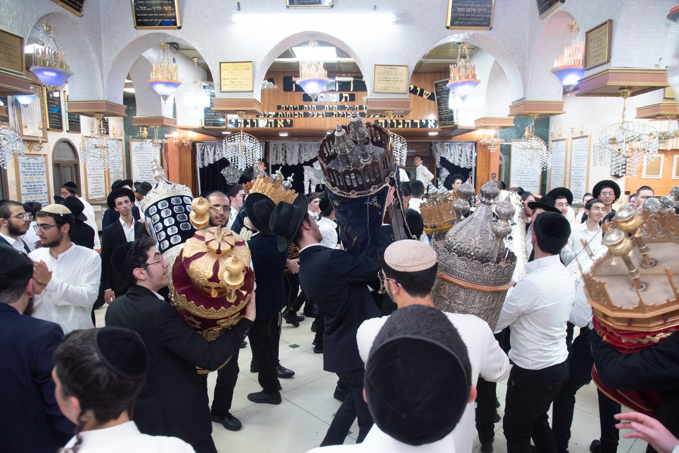הכנסת ס"ת בכסא רחמים
