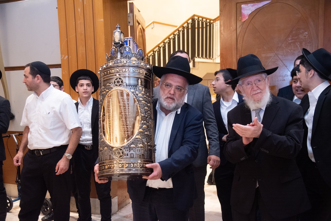 הכנסת ס"ת בכסא רחמים