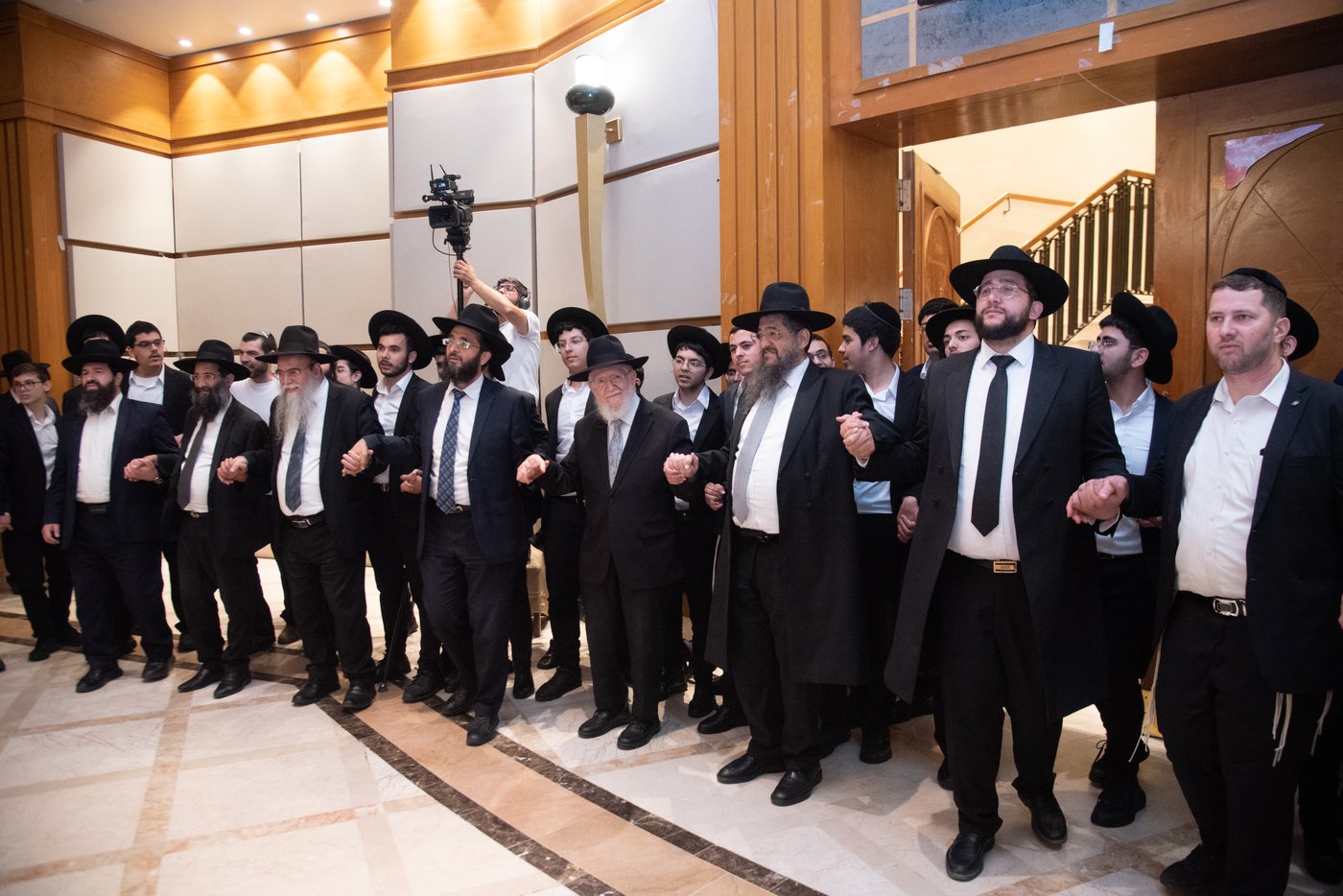 הכנסת ס"ת בכסא רחמים