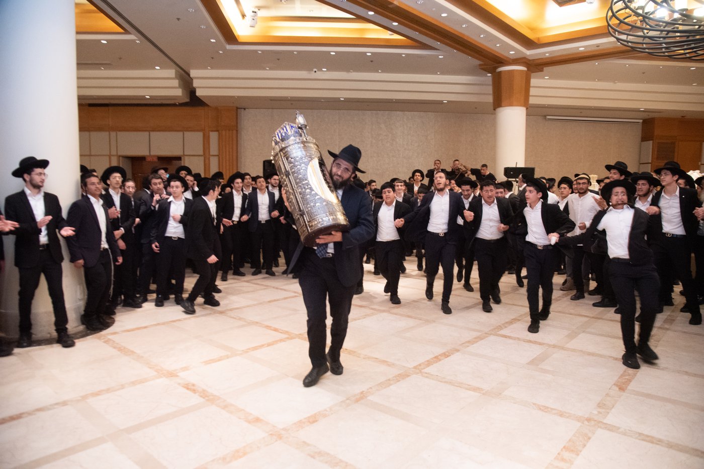 הכנסת ס"ת בכסא רחמים