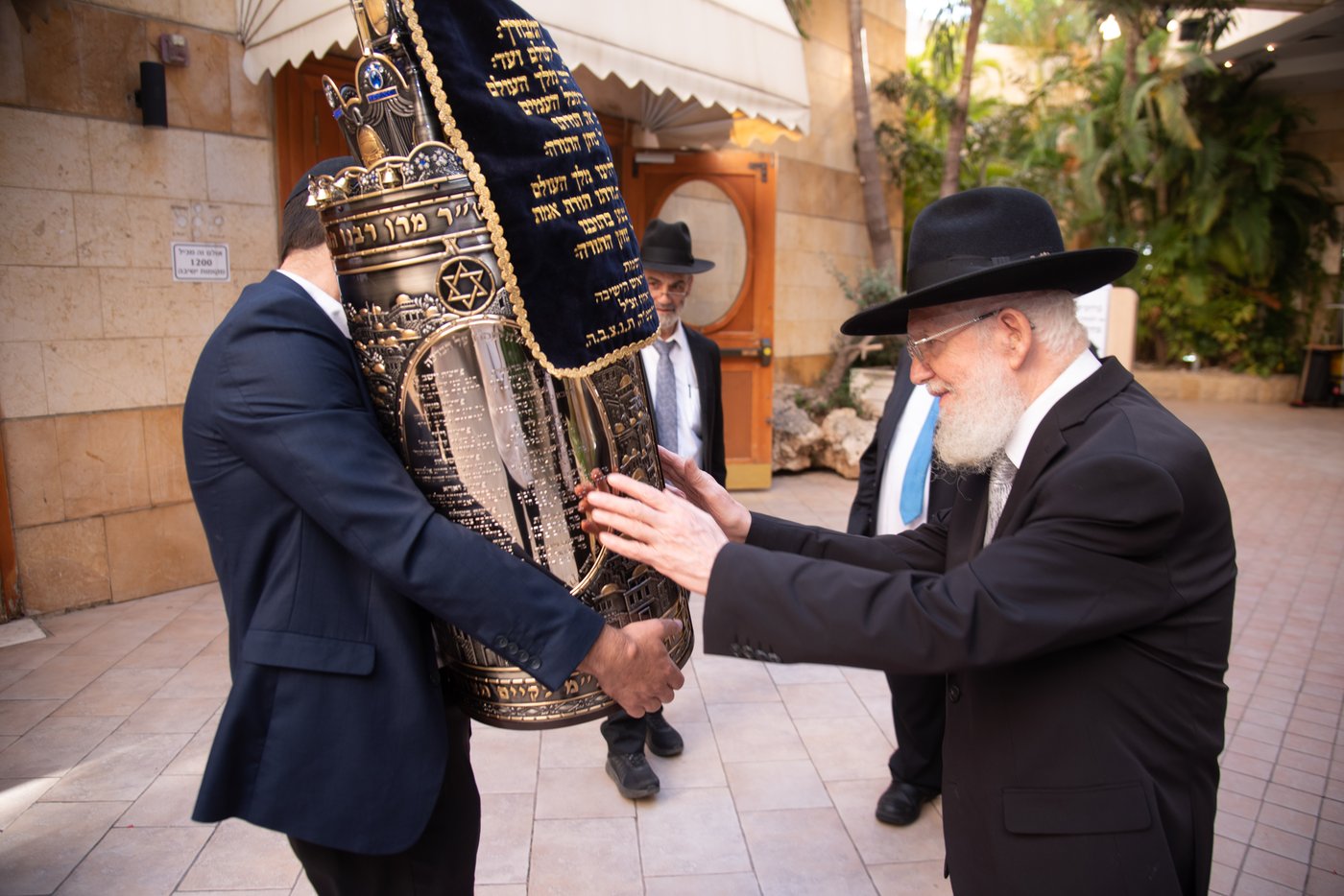 הכנסת ס"ת בכסא רחמים