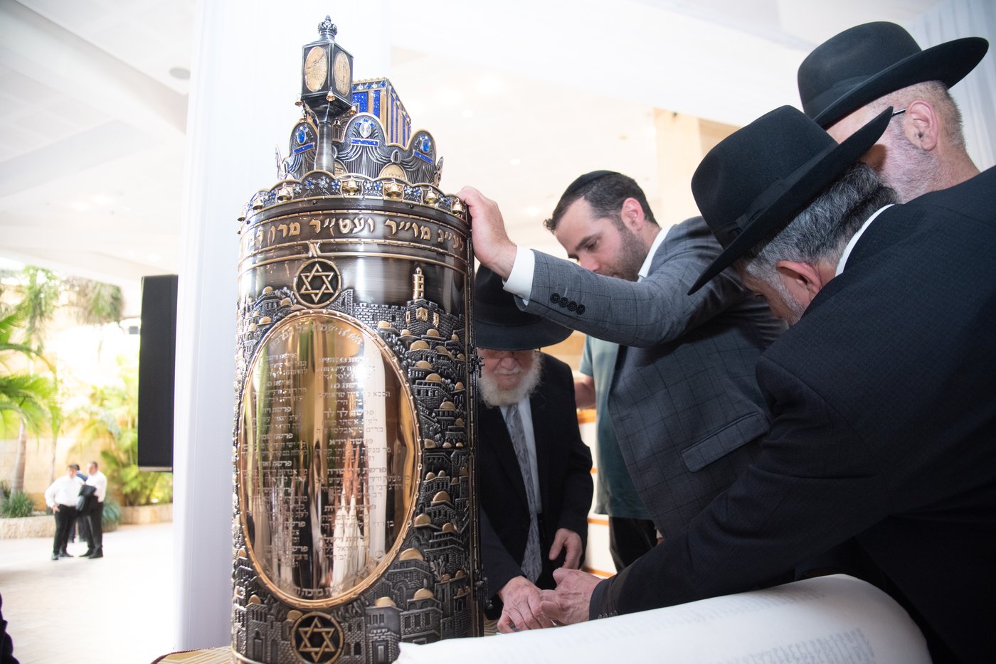 הכנסת ס"ת בכסא רחמים
