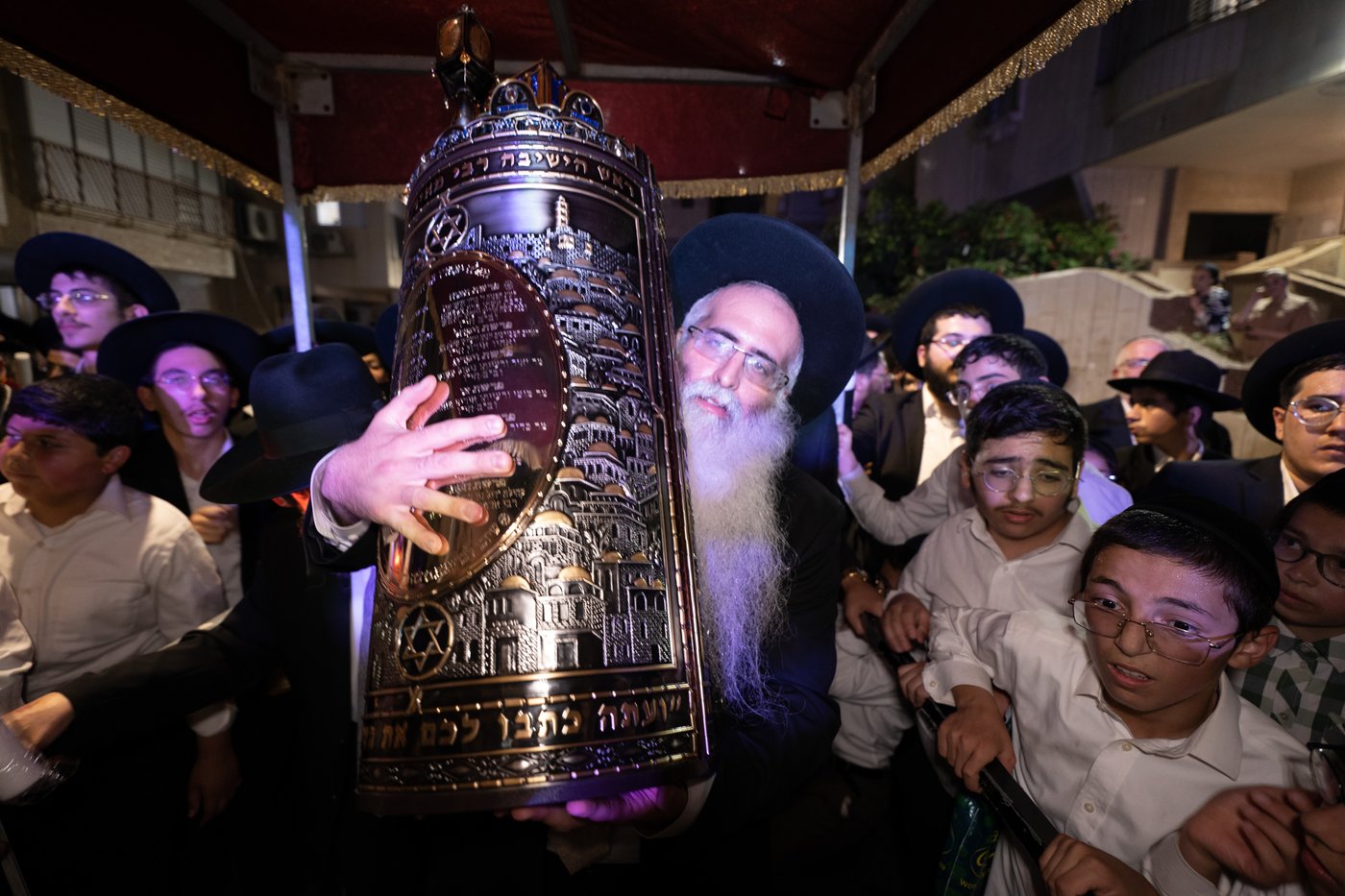 הכנסת ס"ת בכסא רחמים