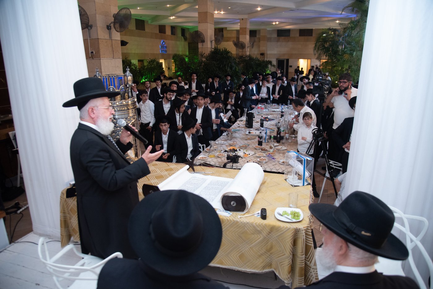 הכנסת ס"ת בכסא רחמים