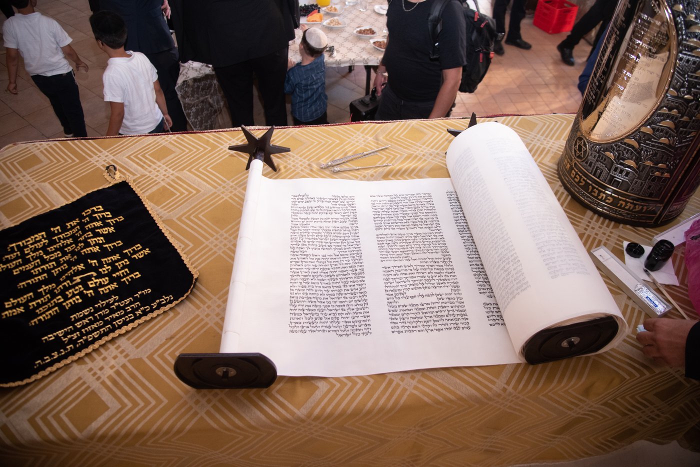הכנסת ס"ת בכסא רחמים