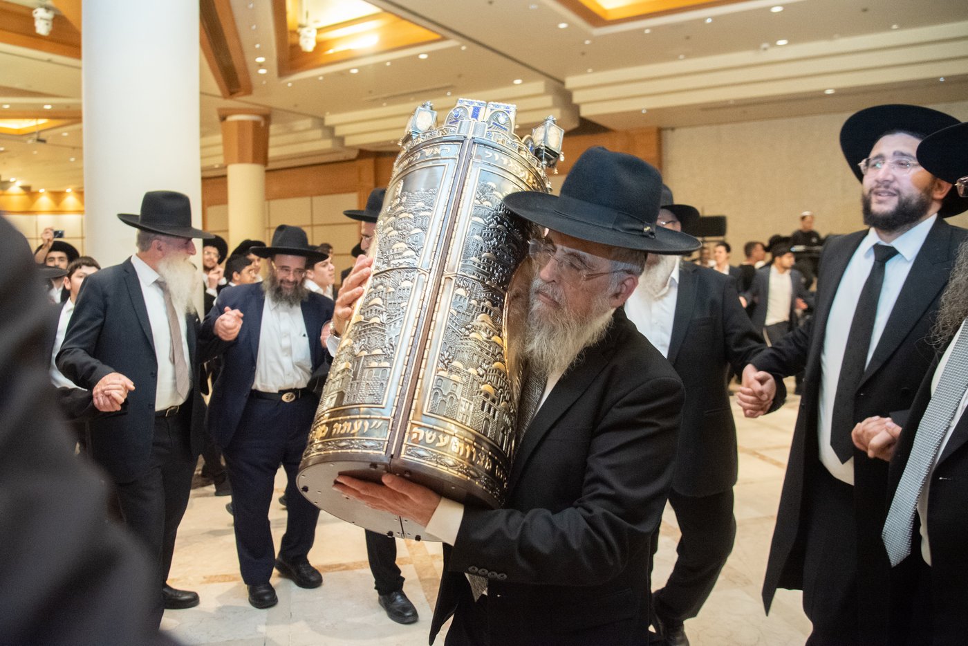 הכנסת ס"ת בכסא רחמים