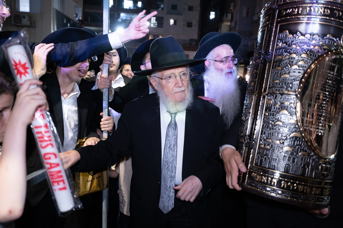 הכנסת ס"ת בכסא רחמים