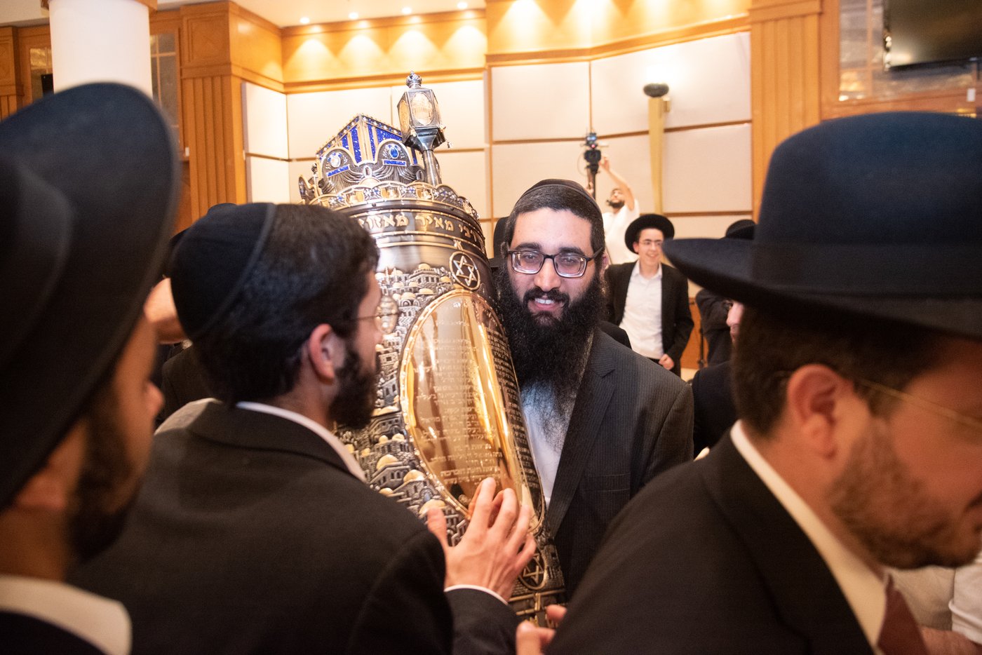 הכנסת ס"ת בכסא רחמים