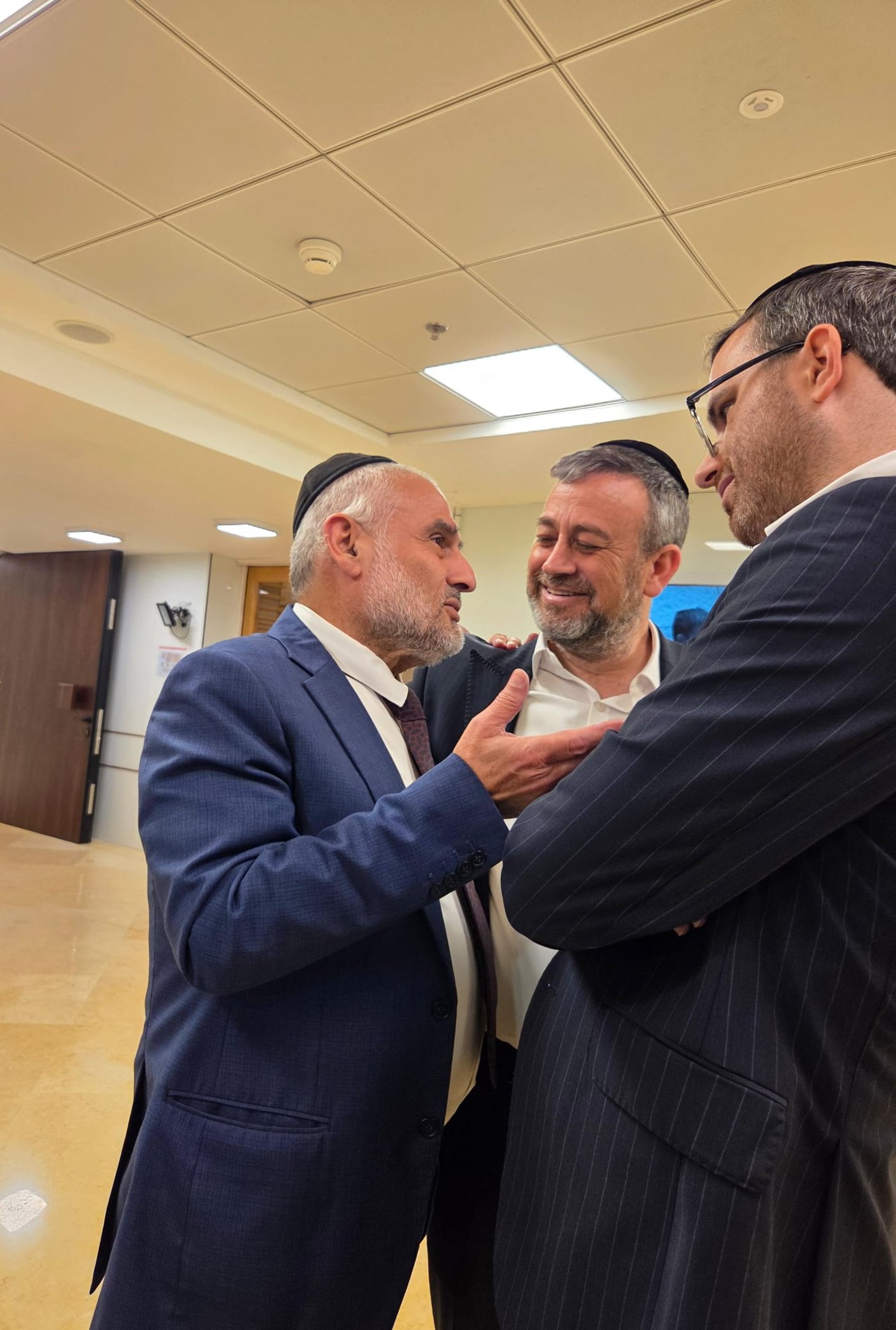 הרב שזעם על הביטאון | 'זיידל'ע' עם כל התמונות, הנייעס והחשיפות של השבוע