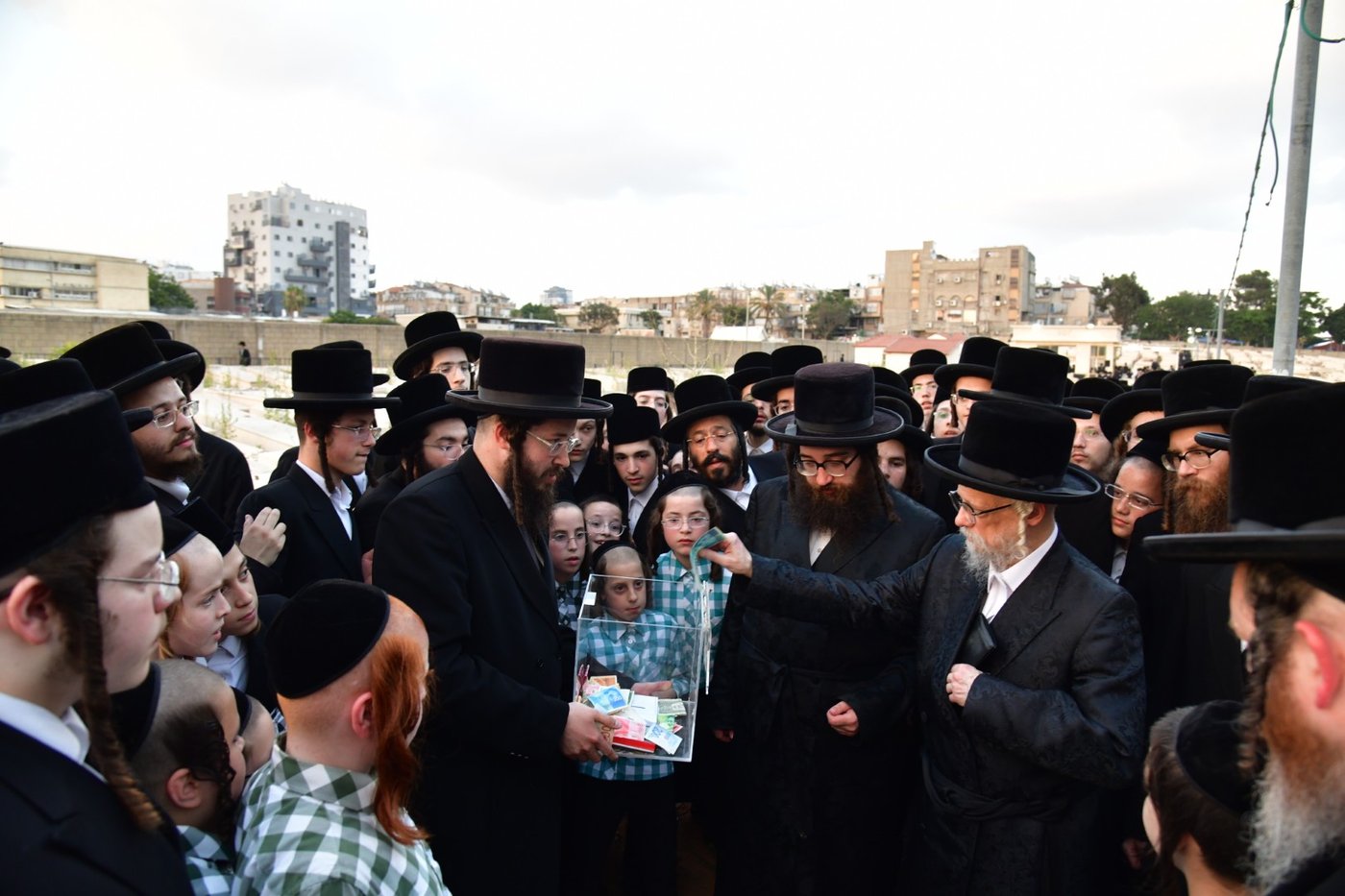 הרב שזעם על הביטאון | 'זיידל'ע' עם כל התמונות, הנייעס והחשיפות של השבוע
