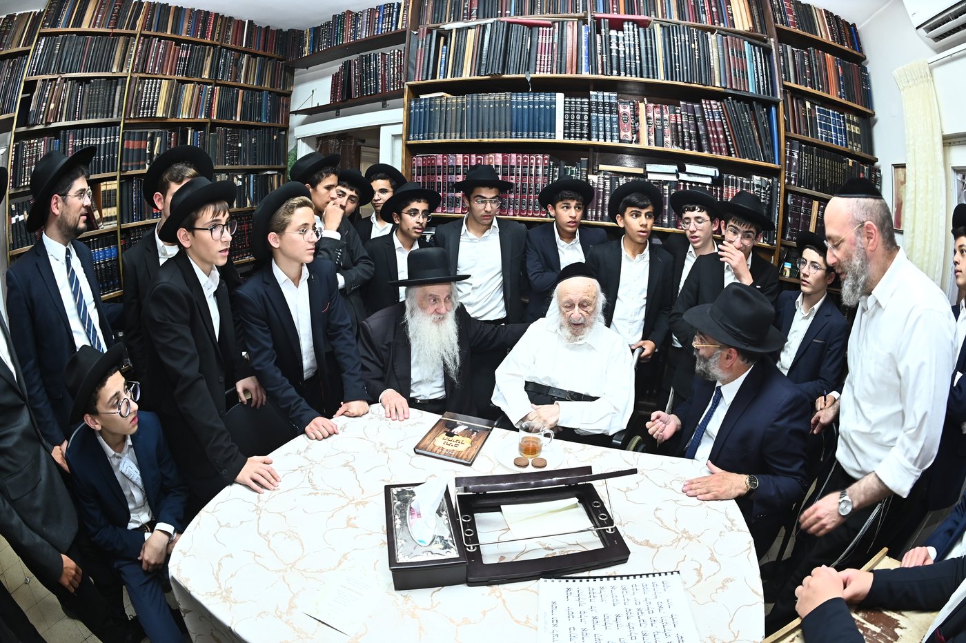 ילדי סוכת דוד אצל גדולי ישראל בב"ב