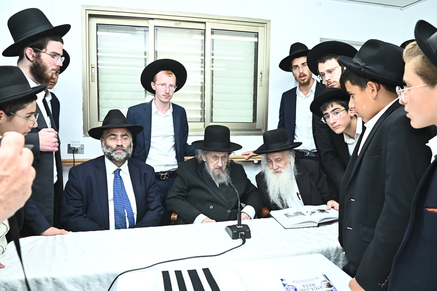 ילדי סוכת דוד אצל גדולי ישראל בב"ב