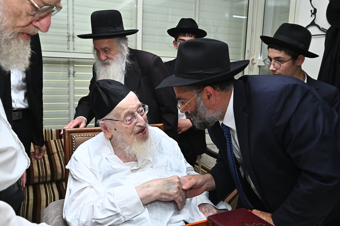 ילדי סוכת דוד אצל גדולי ישראל בב"ב