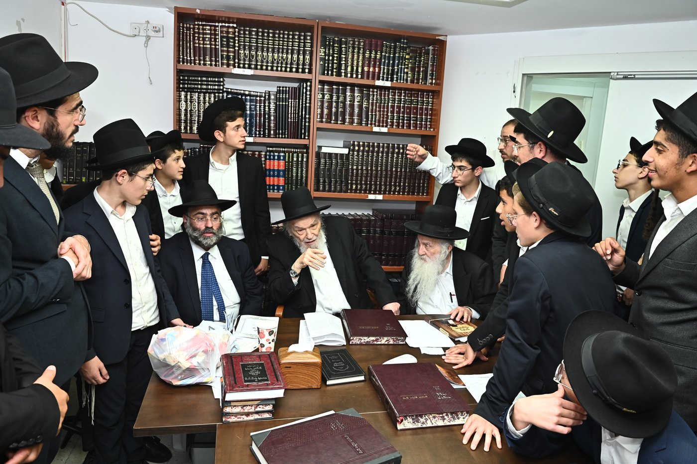 ילדי סוכת דוד אצל גדולי ישראל בב"ב