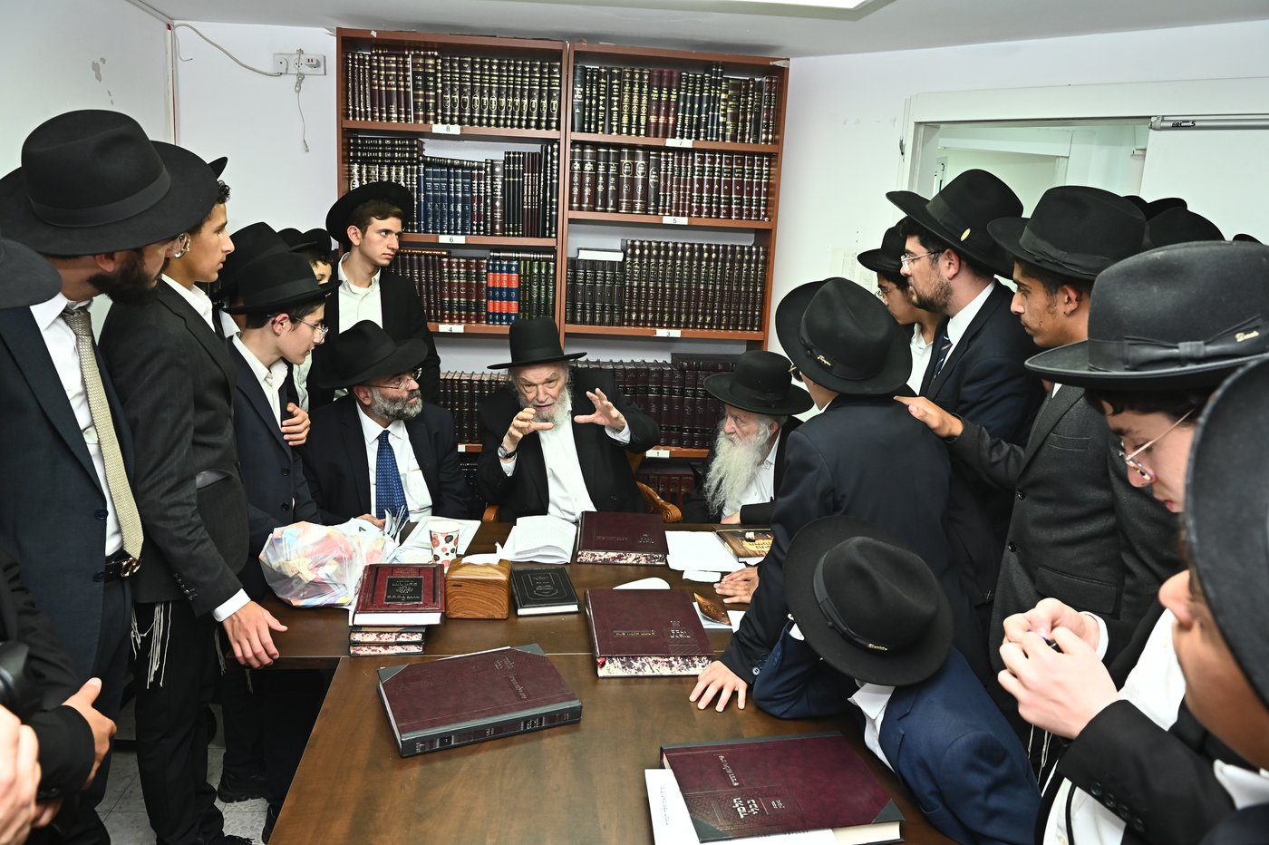 ילדי סוכת דוד אצל גדולי ישראל בב"ב