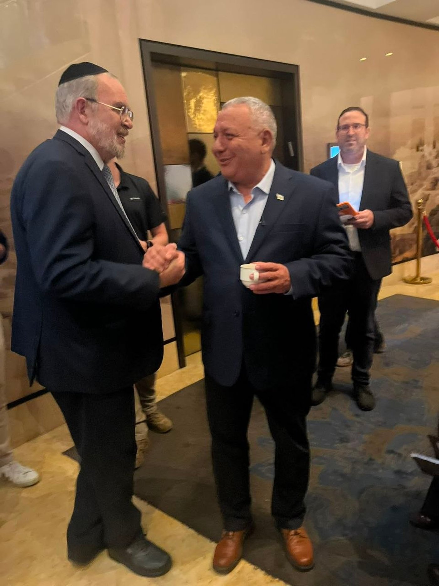 הרב שזעם על הביטאון | 'זיידל'ע' עם כל התמונות, הנייעס והחשיפות של השבוע