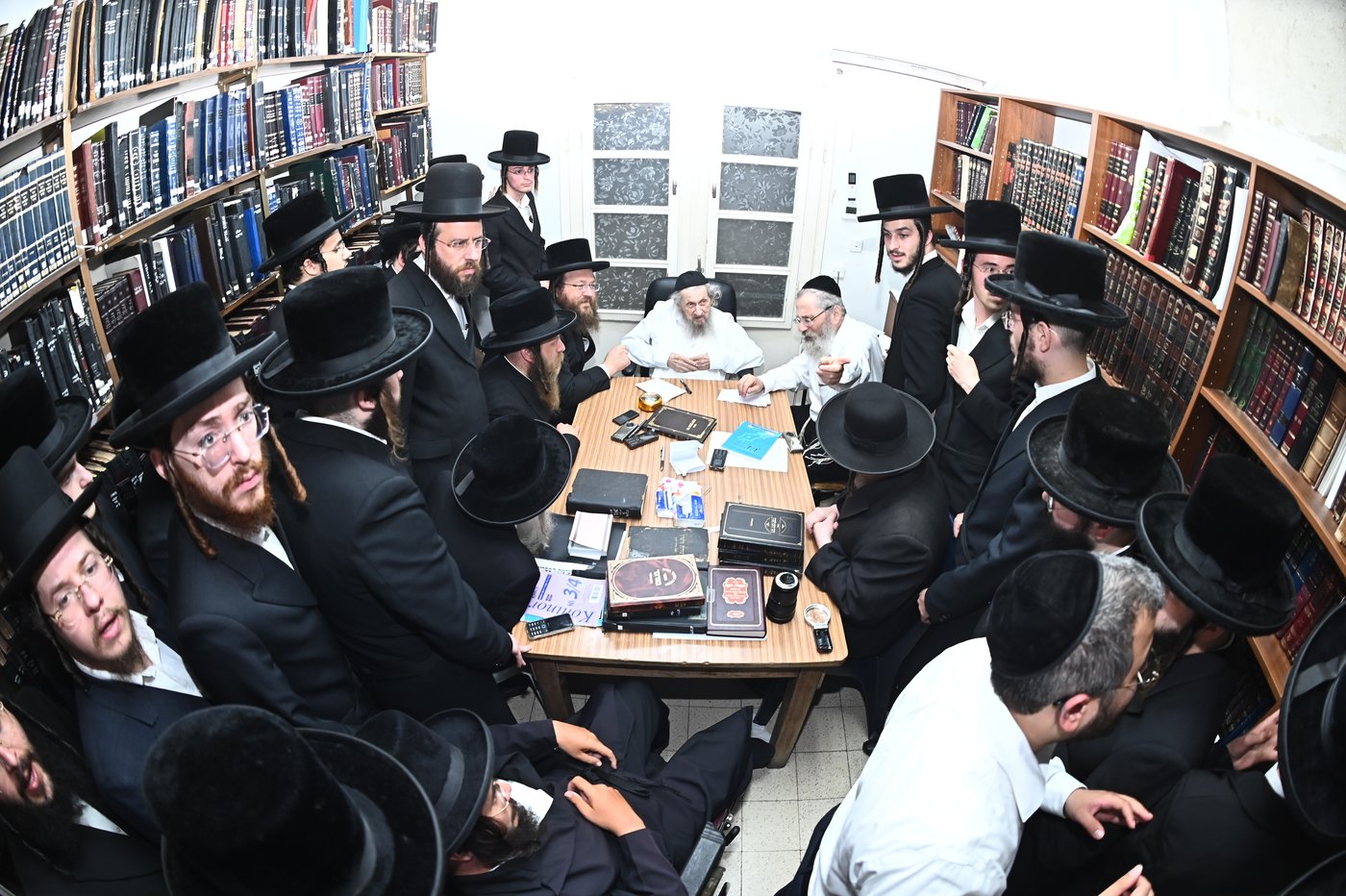 בחורי נדבורנה אצל הגר"ד לנדו