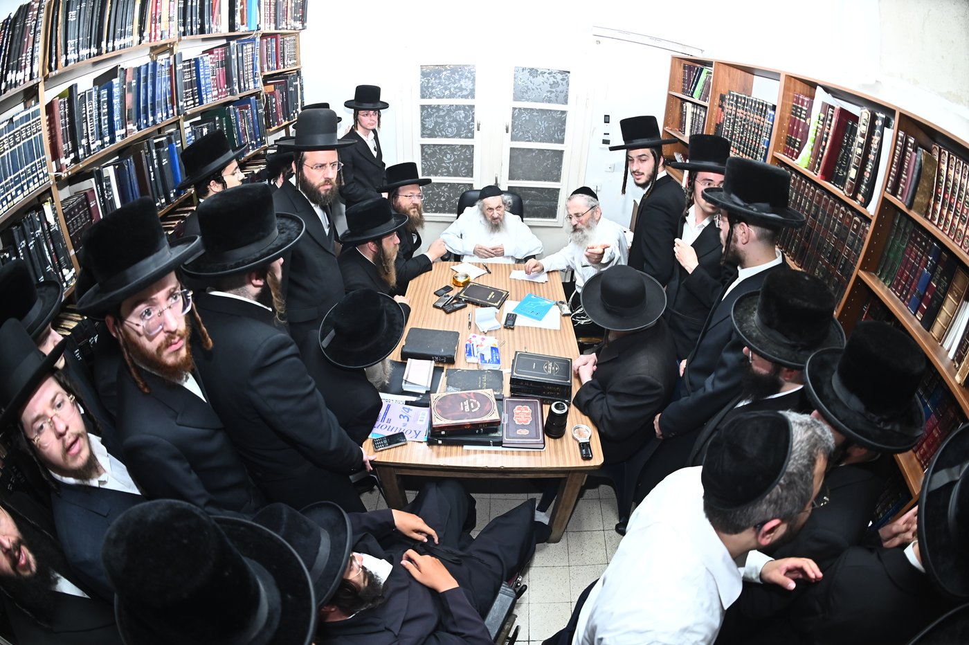בחורי נדבורנה אצל הגר"ד לנדו