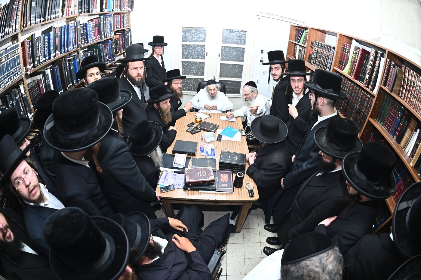 בחורי נדבורנה אצל הגר"ד לנדו