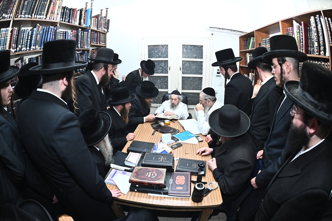 בחורי נדבורנה אצל הגר"ד לנדו