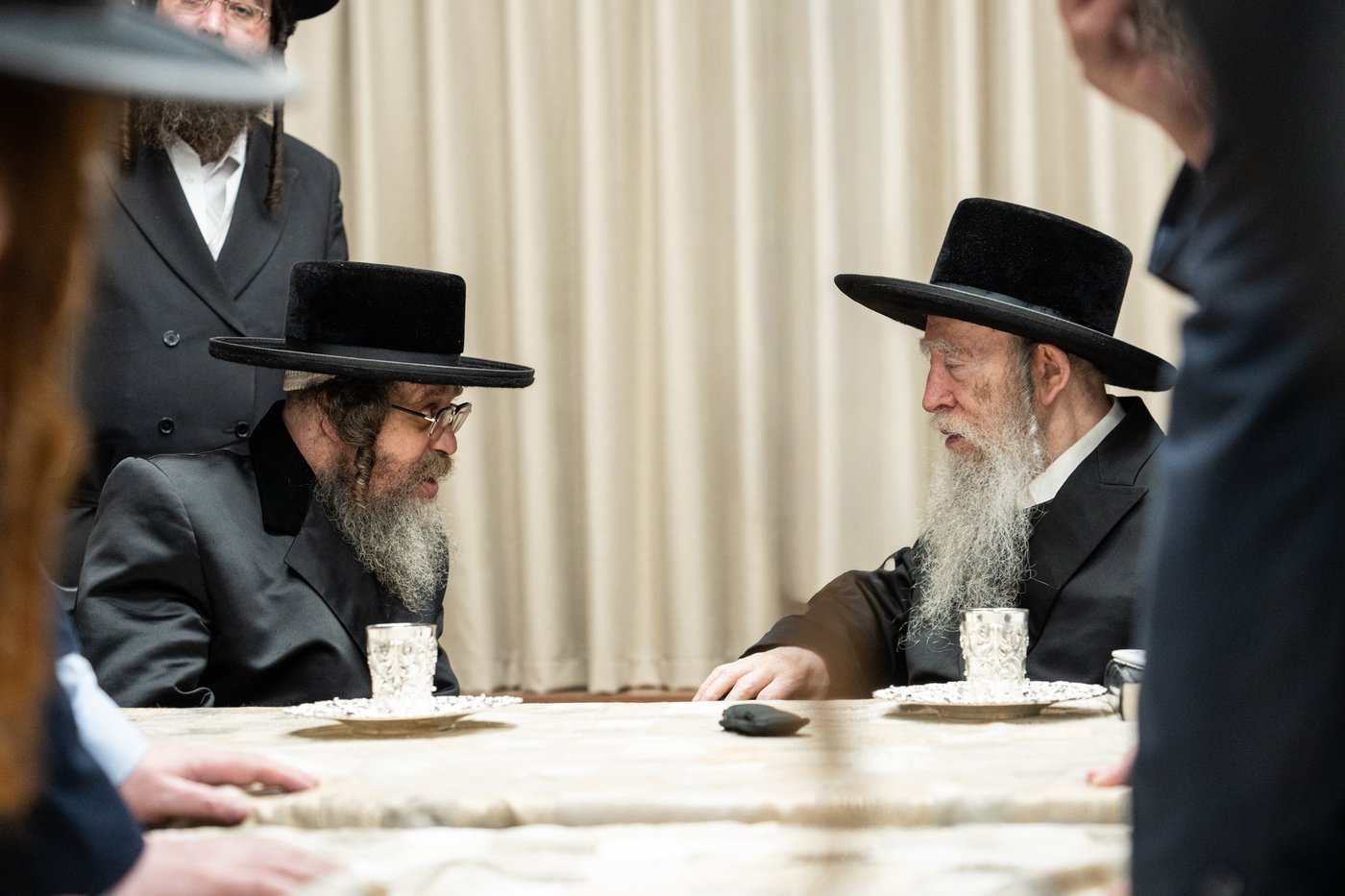האדמו''ר מקרעטשניף סיגעט בביקור אצל האדמו''ר מפשעווארסק